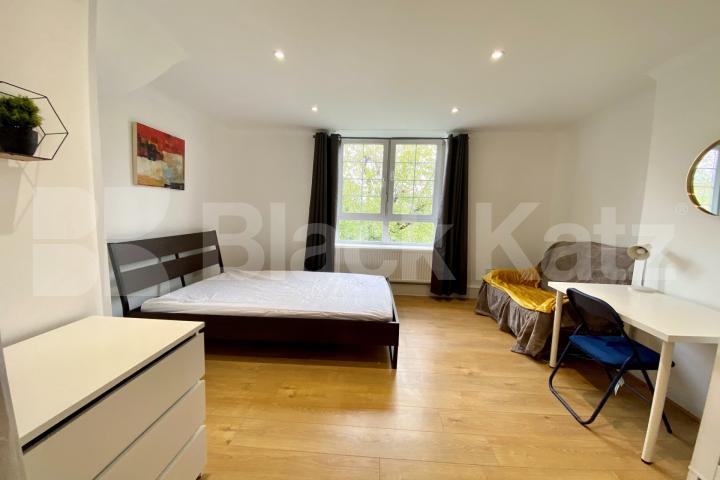 Recently redecorated throughout with neutral decor and wooden floors Pardoner Street, London Bridge / Borough